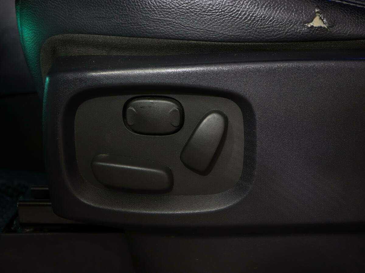 Land Rover Discovery с пробегом — 2013 год. Фото: #17