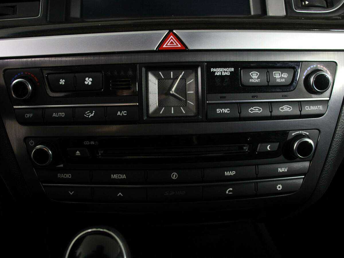 Hyundai Genesis с пробегом — 2014 год. Фото: #22