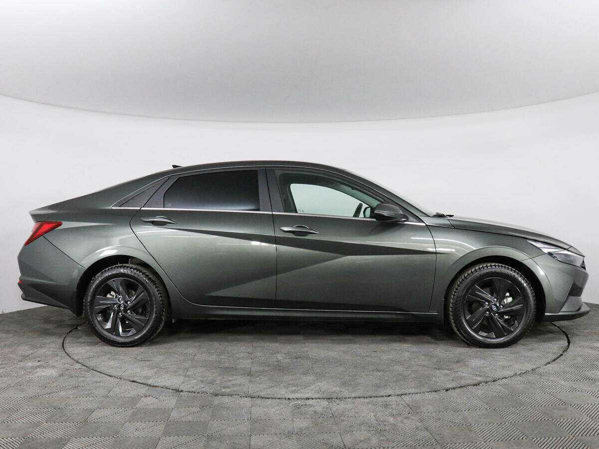 Hyundai Elantra с пробегом — 2022 год. Фото: #3