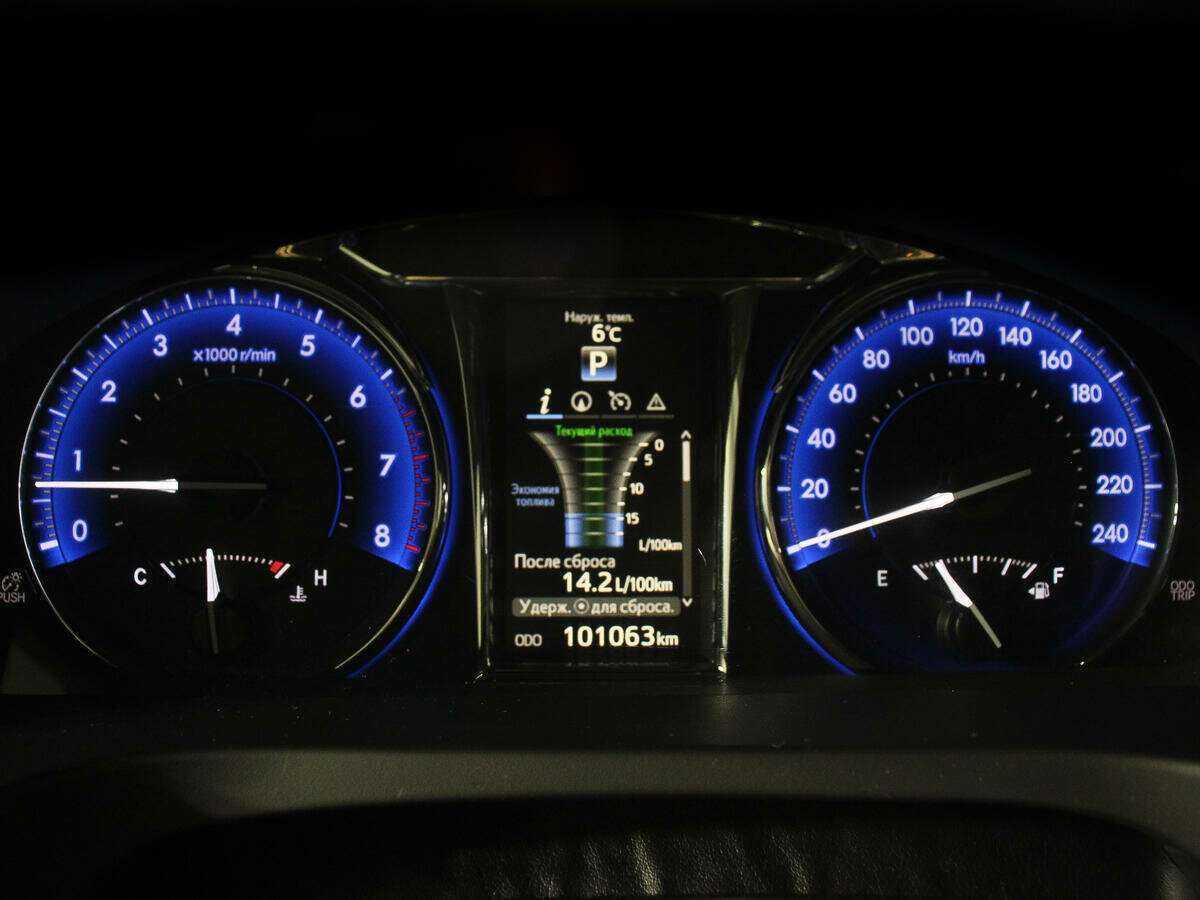 Toyota Camry с пробегом — 2018 год. Фото: #10