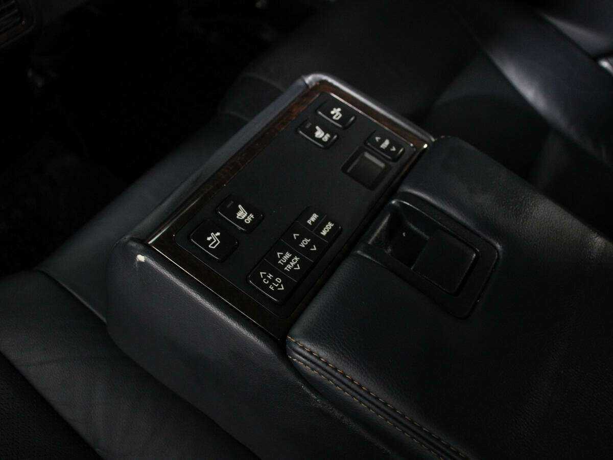 Toyota Camry с пробегом — 2018 год. Фото: #16