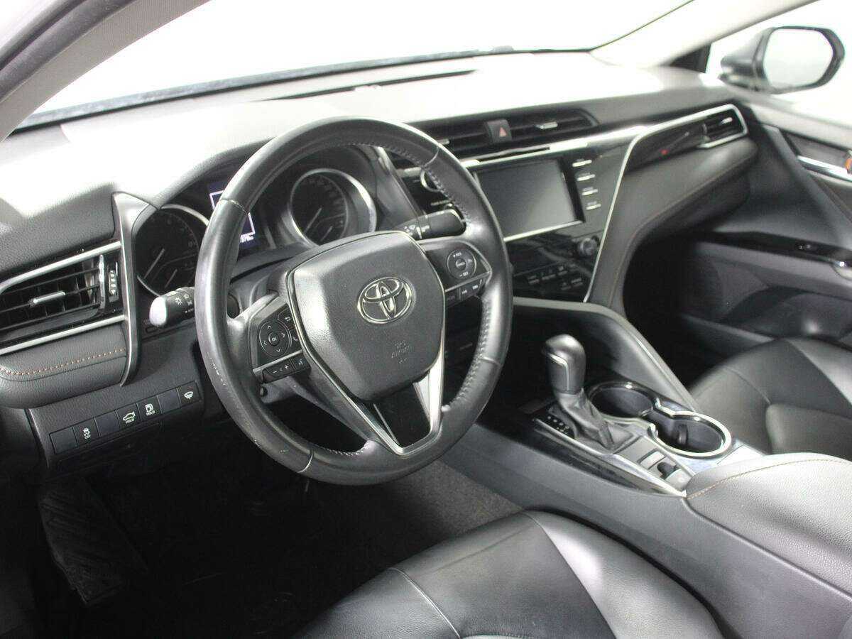 Toyota Camry с пробегом — 2020 год. Фото: #13