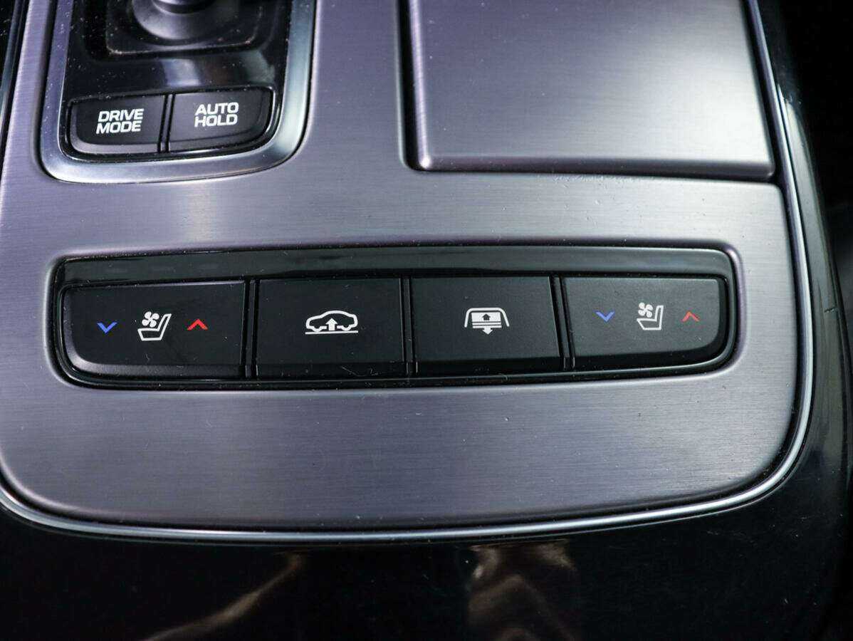 Hyundai Equus с пробегом — 2014 год. Фото: #22