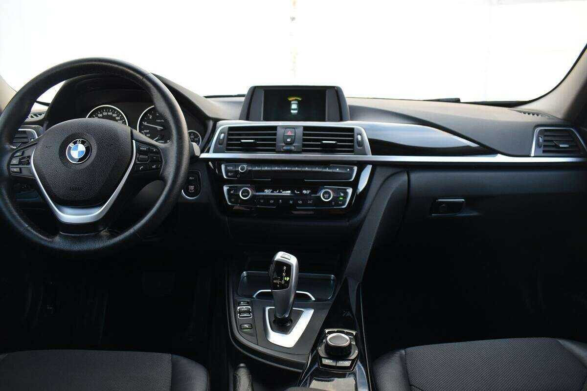 BMW 3 серии с пробегом — 2018 год. Фото: #8