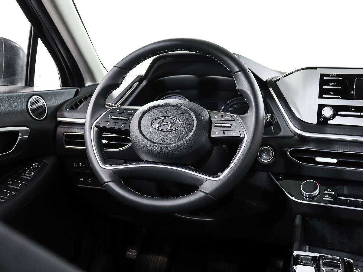 Hyundai Sonata с пробегом — 2023 год. Фото: #13