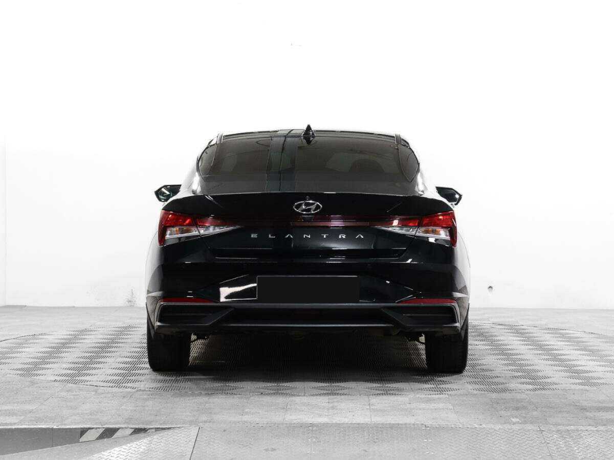 Hyundai Elantra с пробегом — 2021 год. Фото: #5
