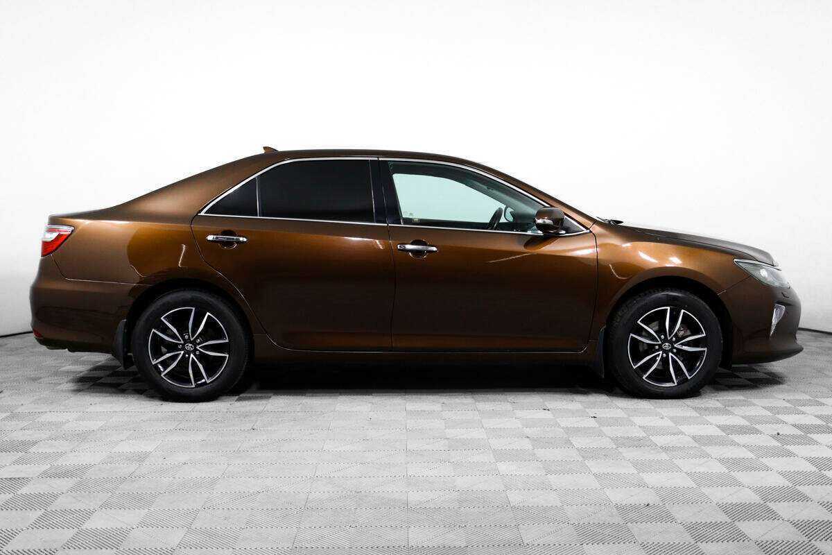 Toyota Camry с пробегом — 2017 год. Фото: #3