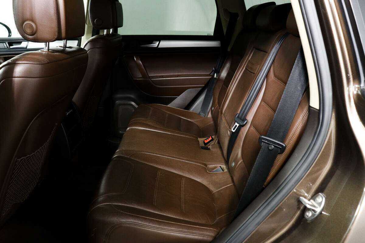 Volkswagen Touareg с пробегом — 2012 год. Фото: #11