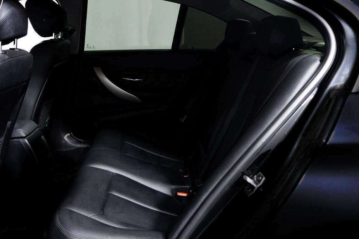 BMW 3 серии с пробегом — 2015 год. Фото: #10