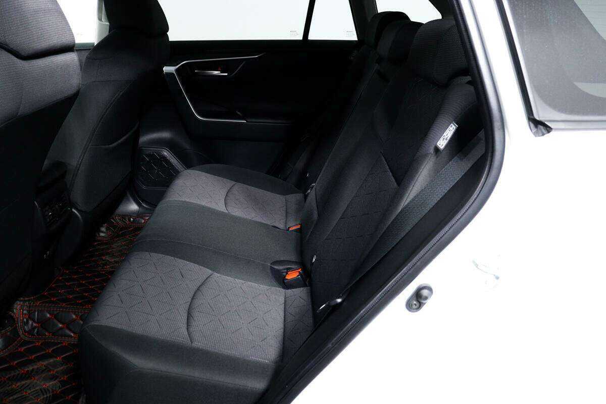 Toyota RAV4 с пробегом — 2020 год. Фото: #11