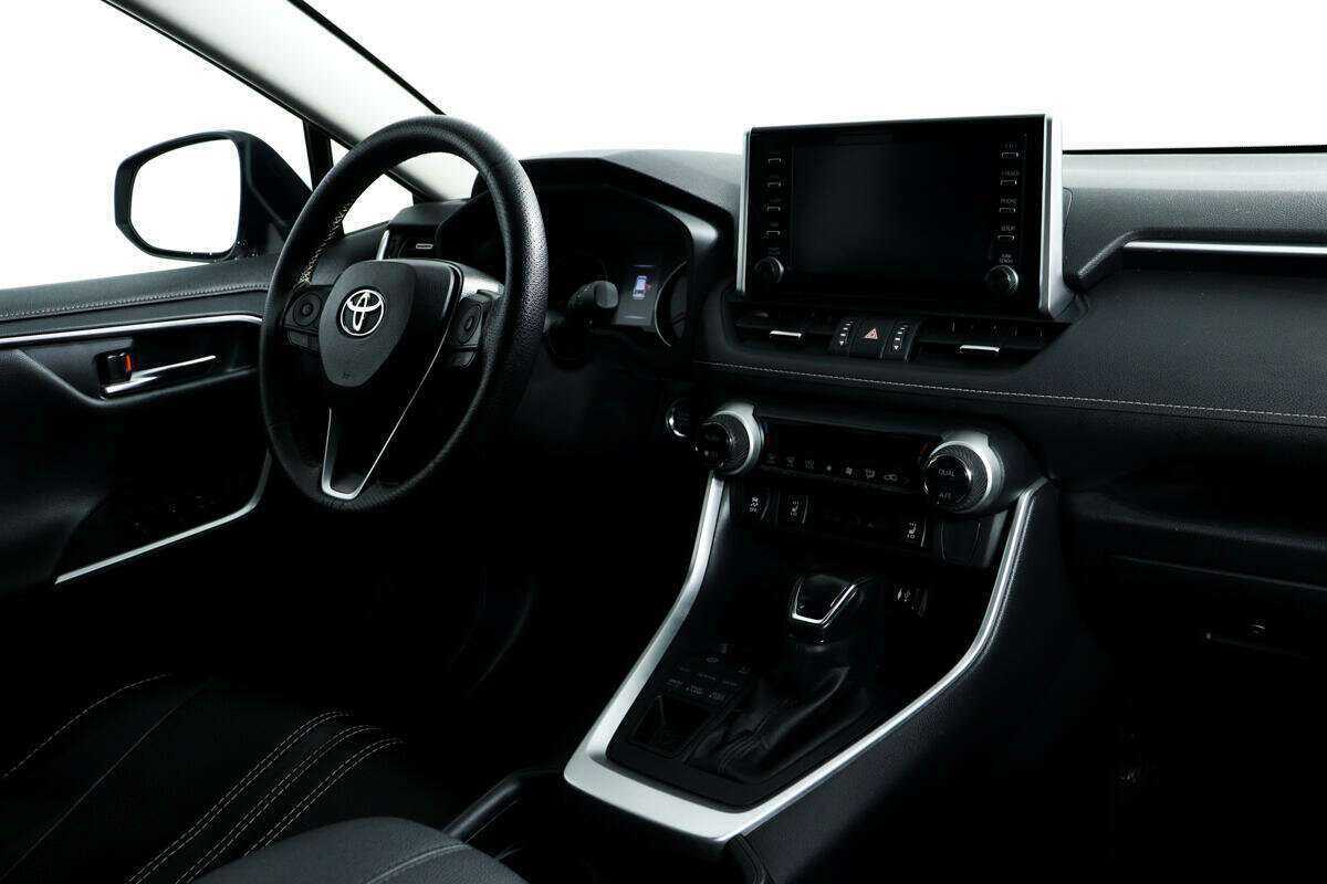 Toyota RAV4 с пробегом — 2020 год. Фото: #8