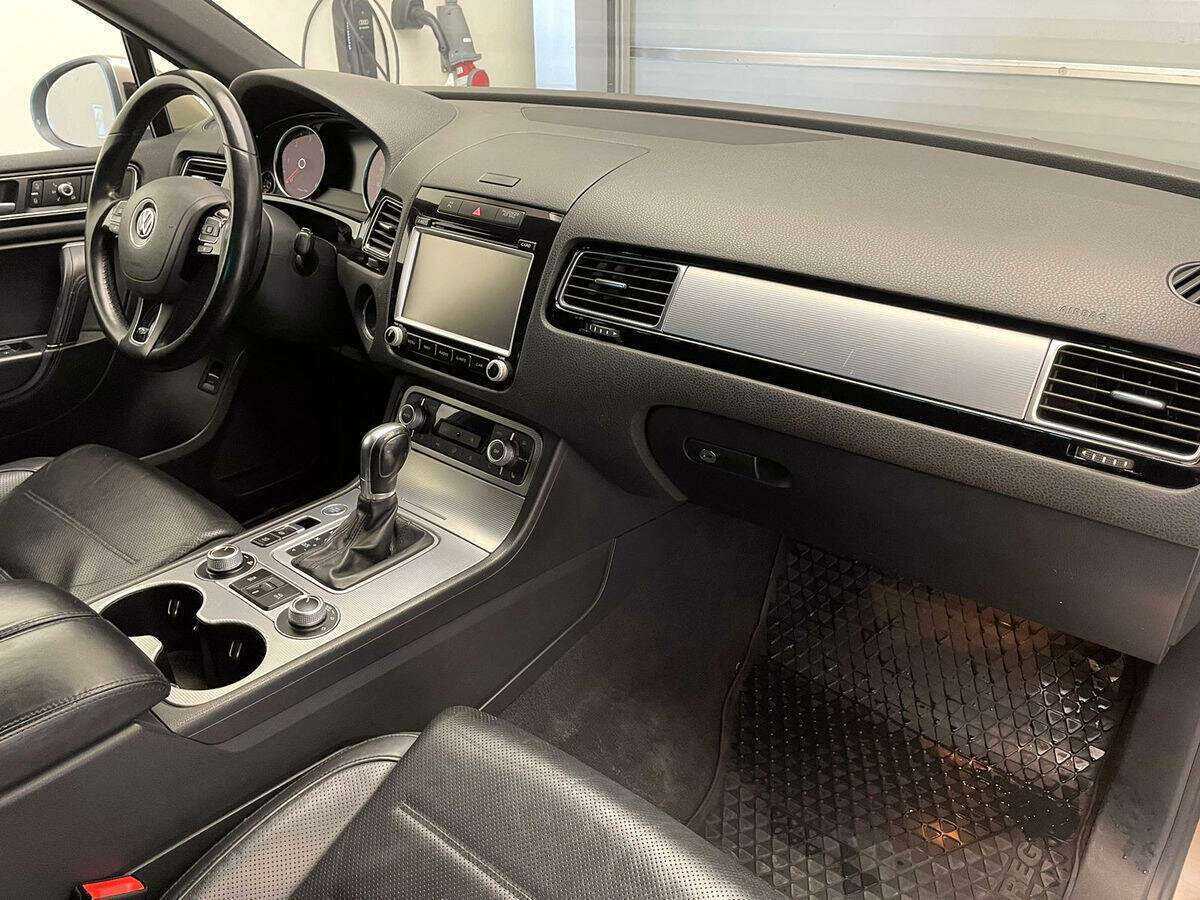 Volkswagen Touareg с пробегом — 2015 год. Фото: #5