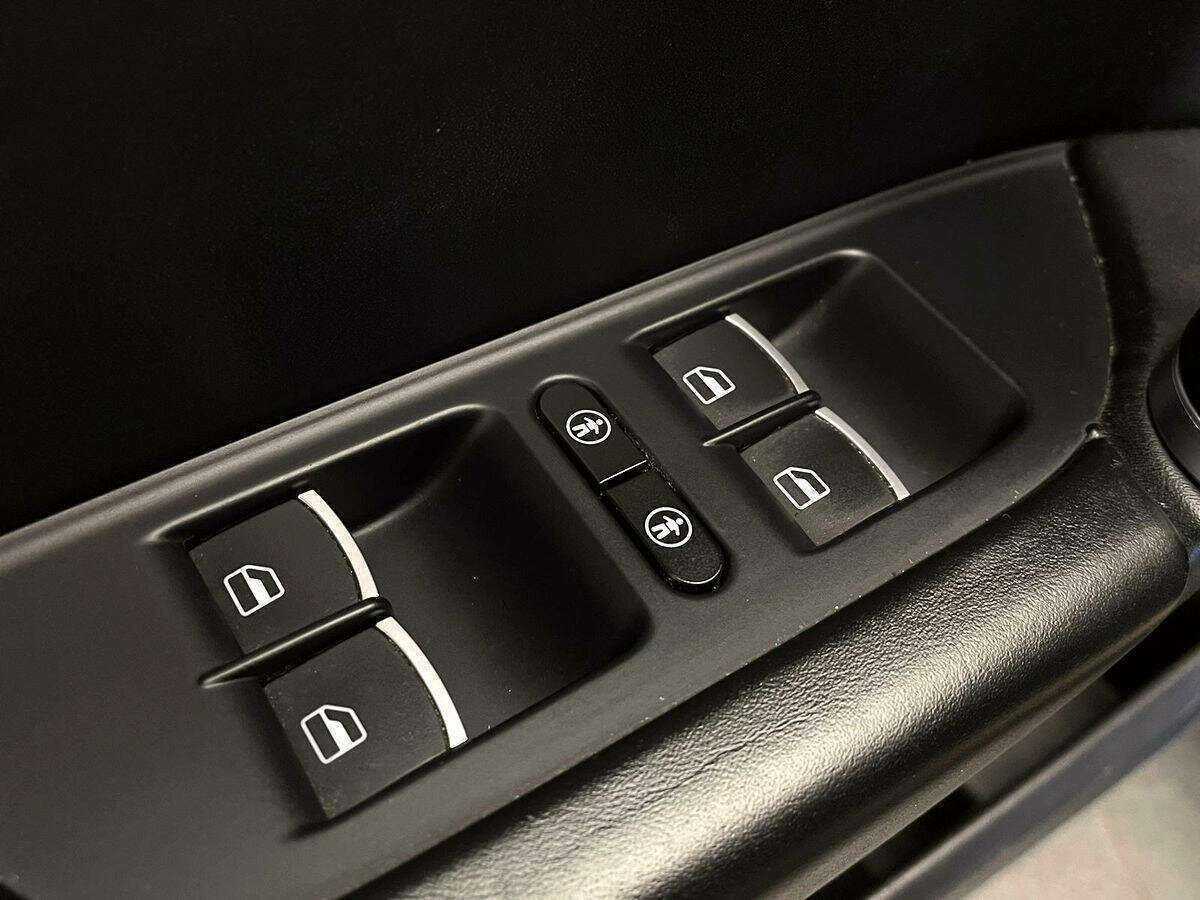 Volkswagen Touareg с пробегом — 2015 год. Фото: #14