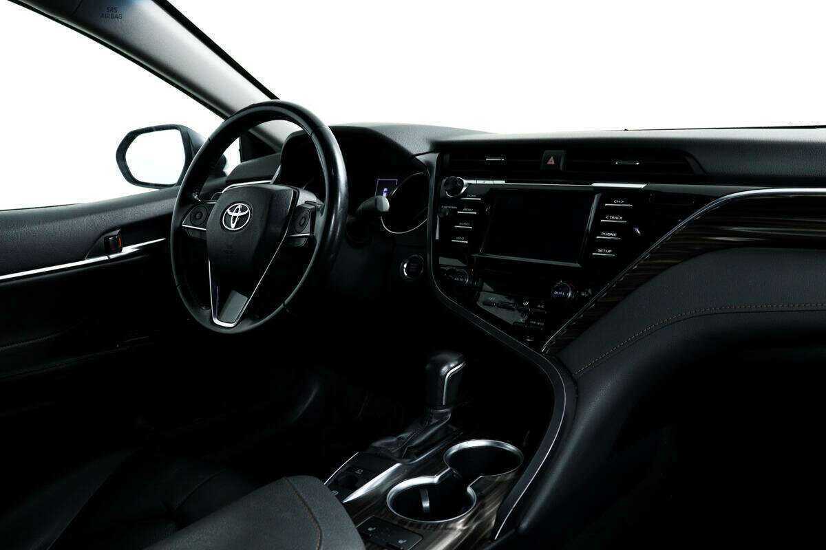 Toyota Camry с пробегом — 2019 год. Фото: #8