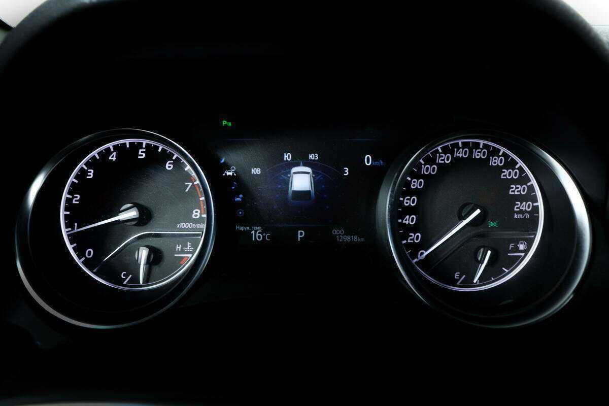 Toyota Camry с пробегом — 2018 год. Фото: #9