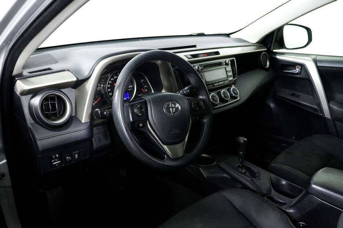 Toyota RAV4 с пробегом — 2015 год. Фото: #11