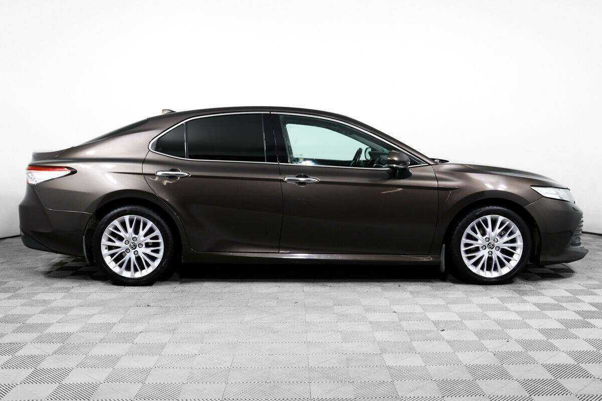 Toyota Camry с пробегом — 2019 год. Фото: #3