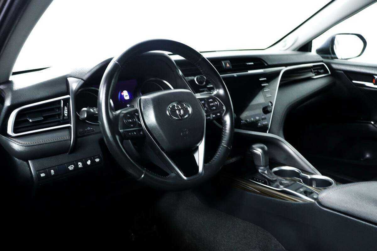 Toyota Camry с пробегом — 2019 год. Фото: #12