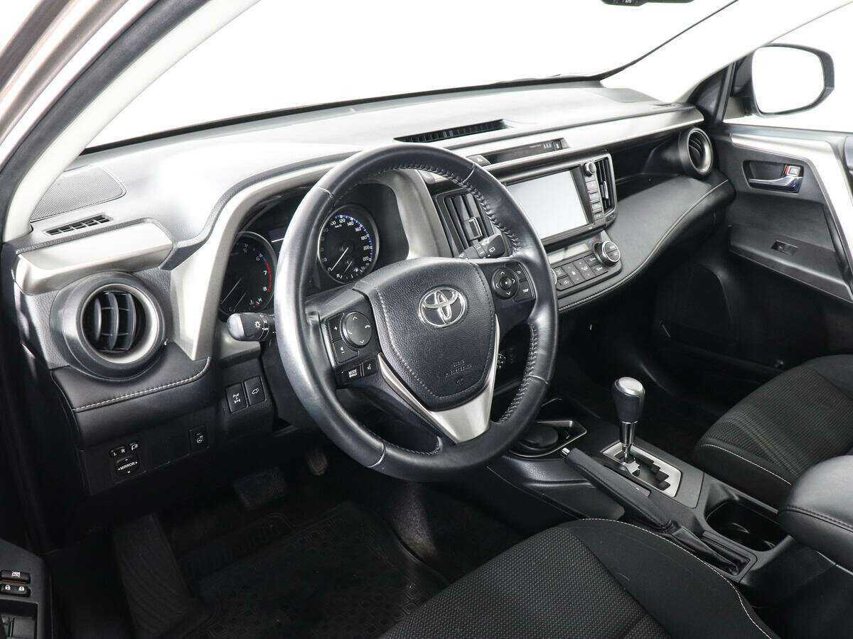 Toyota RAV4 с пробегом — 2019 год. Фото: #8