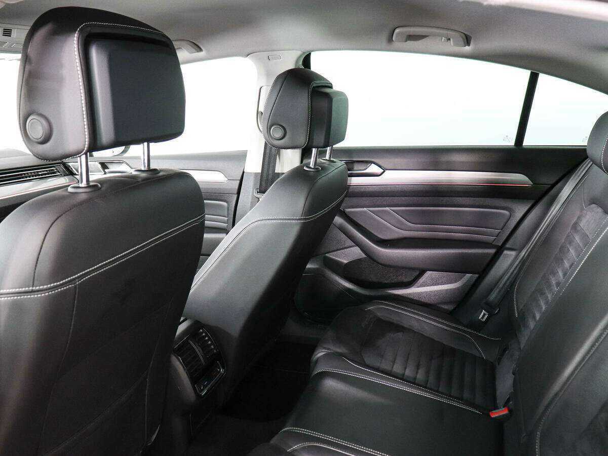 Volkswagen Passat с пробегом — 2020 год. Фото: #11