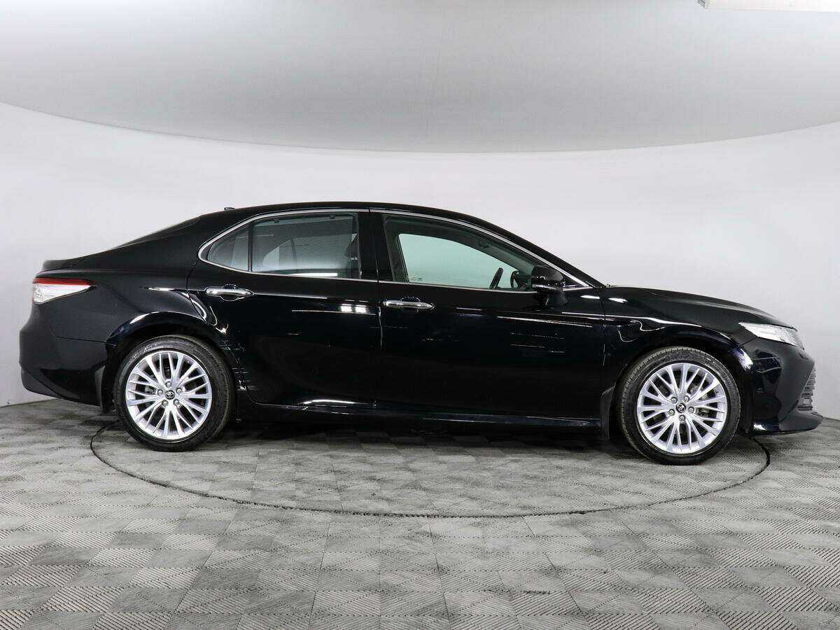 Toyota Camry с пробегом — 2018 год. Фото: #3