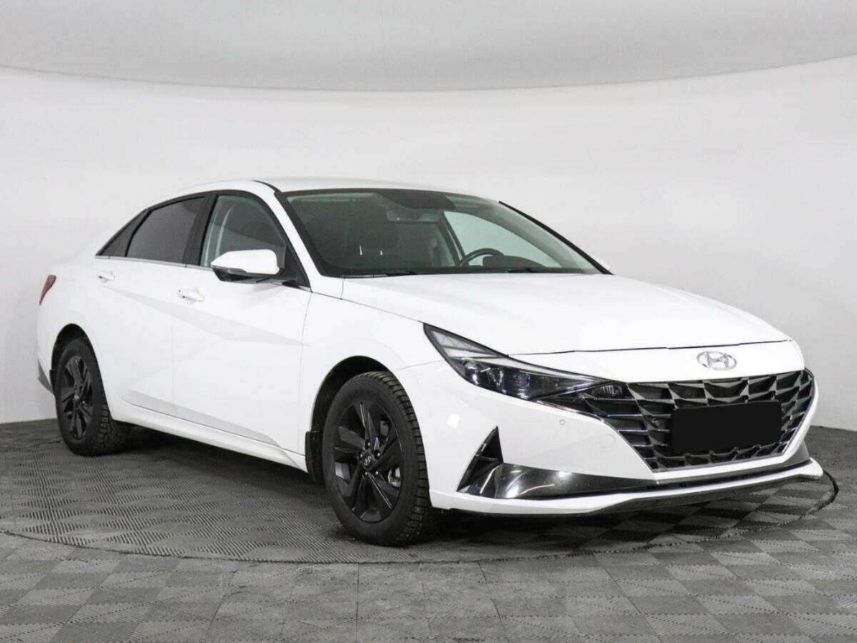 Hyundai Elantra с пробегом — 2021 год. Фото: #2