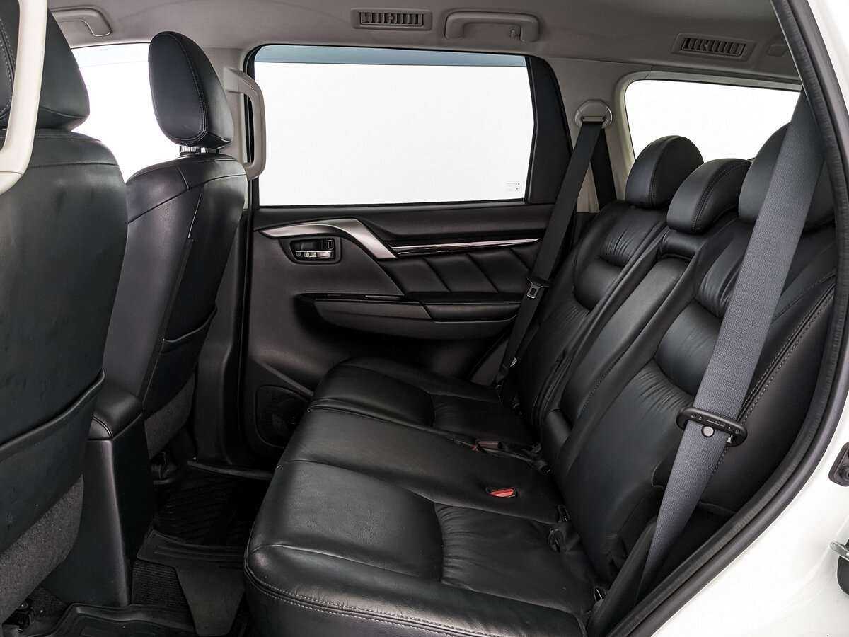 Mitsubishi Pajero Sport с пробегом — 2017 год. Фото: #13