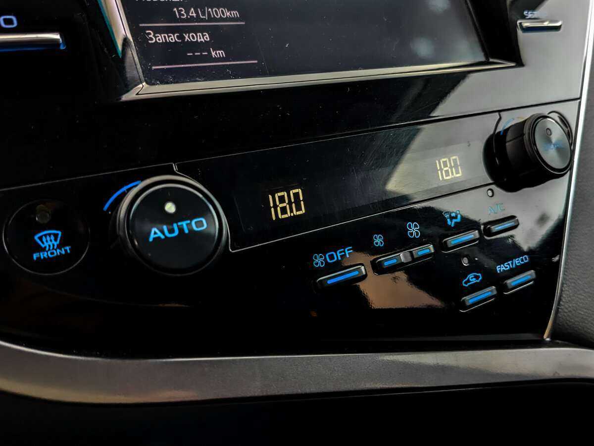 Toyota Camry с пробегом — 2020 год. Фото: #17