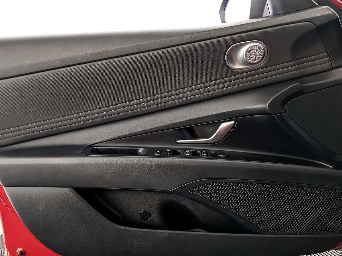 Hyundai Elantra с пробегом — 2021 год. Фото: #14