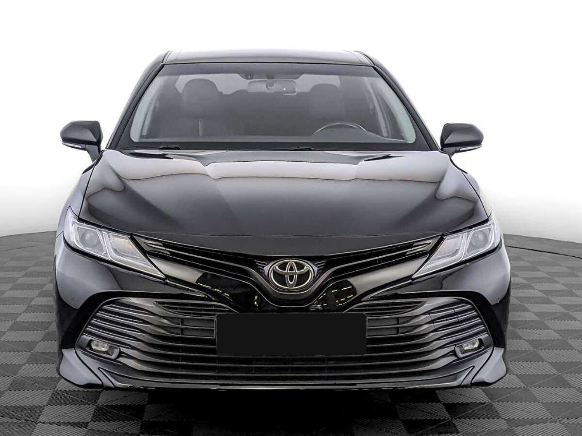 Toyota Camry с пробегом — 2019 год. Фото: #1