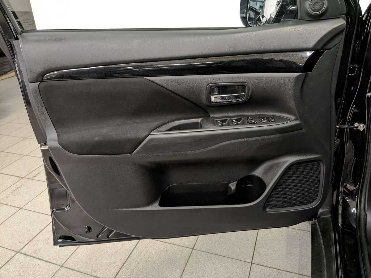 Mitsubishi Outlander с пробегом — 2020 год. Фото: #14