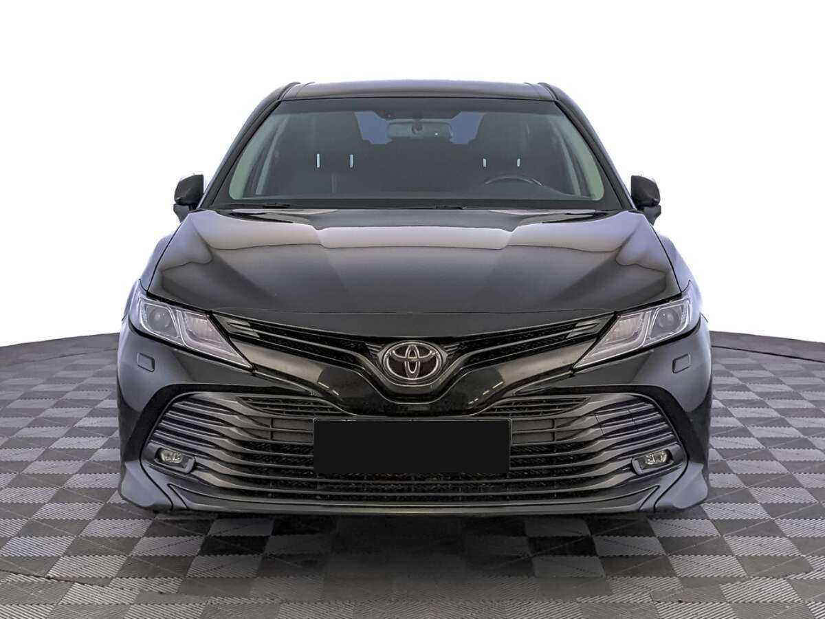 Toyota Camry с пробегом — 2019 год. Фото: #1