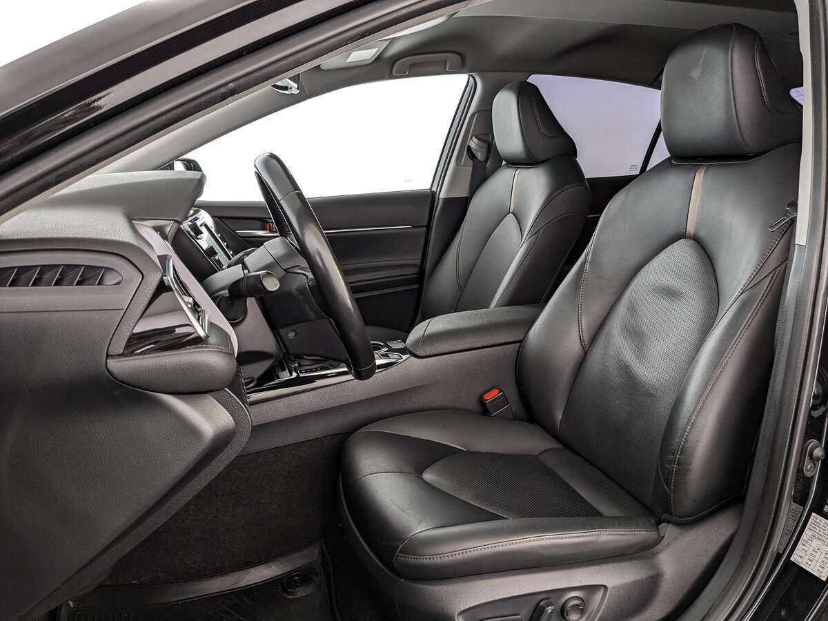 Toyota Camry с пробегом — 2019 год. Фото: #13