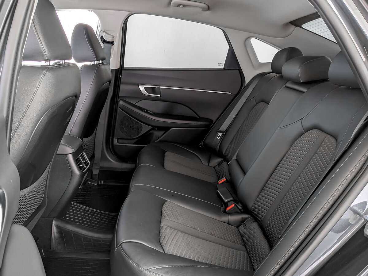 Hyundai Sonata с пробегом — 2021 год. Фото: #9