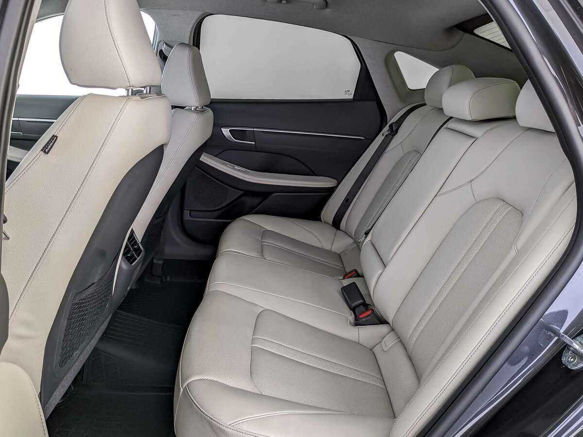 Hyundai Sonata с пробегом — 2022 год. Фото: #9