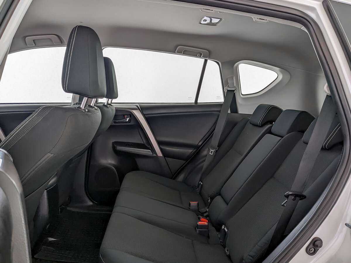 Toyota RAV4 с пробегом — 2019 год. Фото: #9
