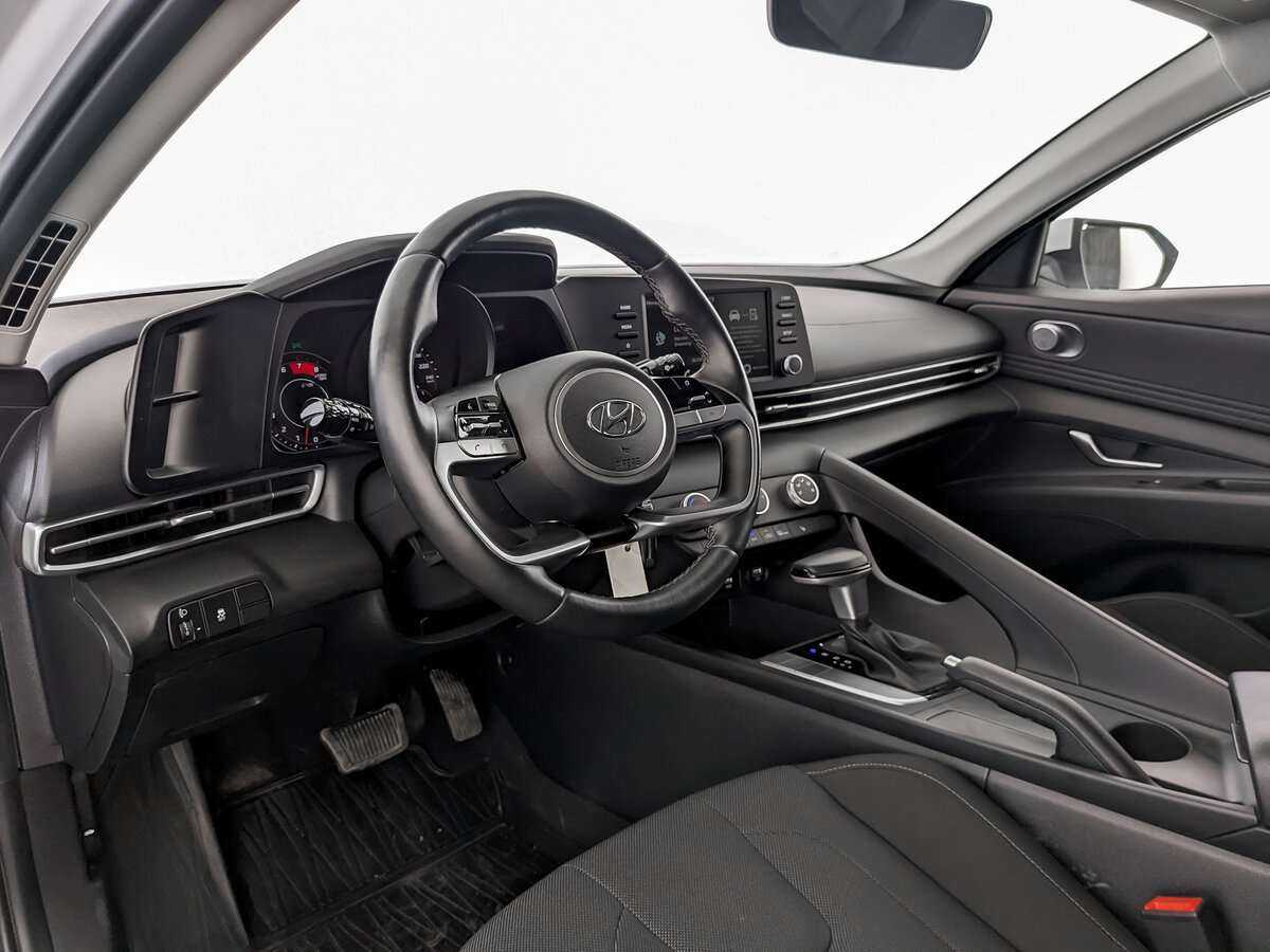 Hyundai Elantra с пробегом — 2022 год. Фото: #15