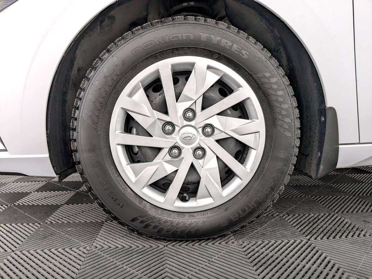 Hyundai Elantra с пробегом — 2022 год. Фото: #17