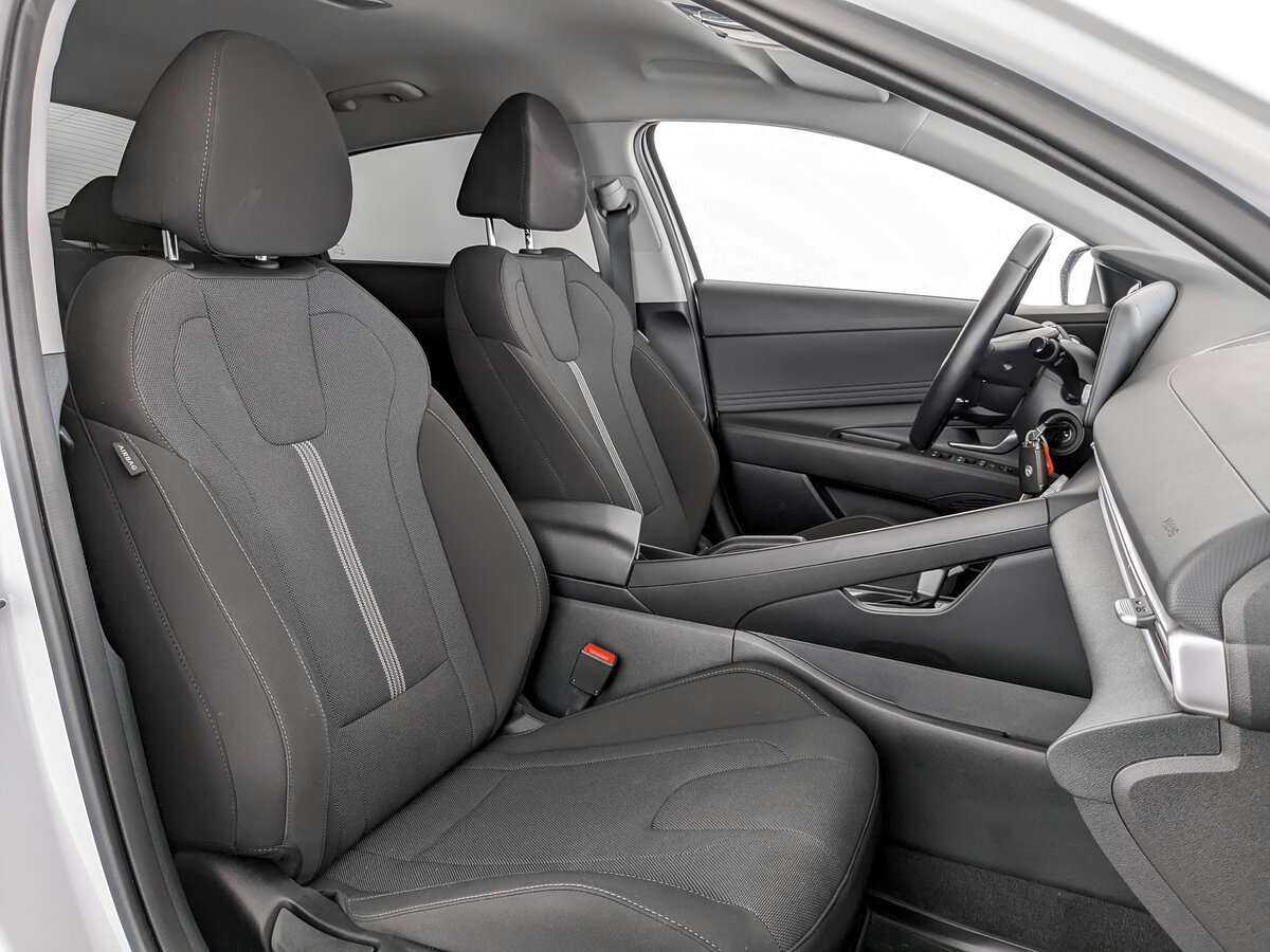 Hyundai Elantra с пробегом — 2022 год. Фото: #22