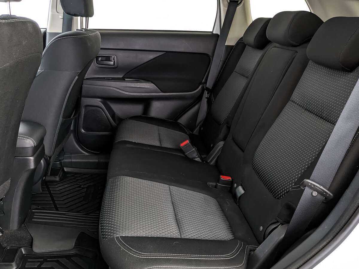 Mitsubishi Outlander с пробегом — 2019 год. Фото: #13