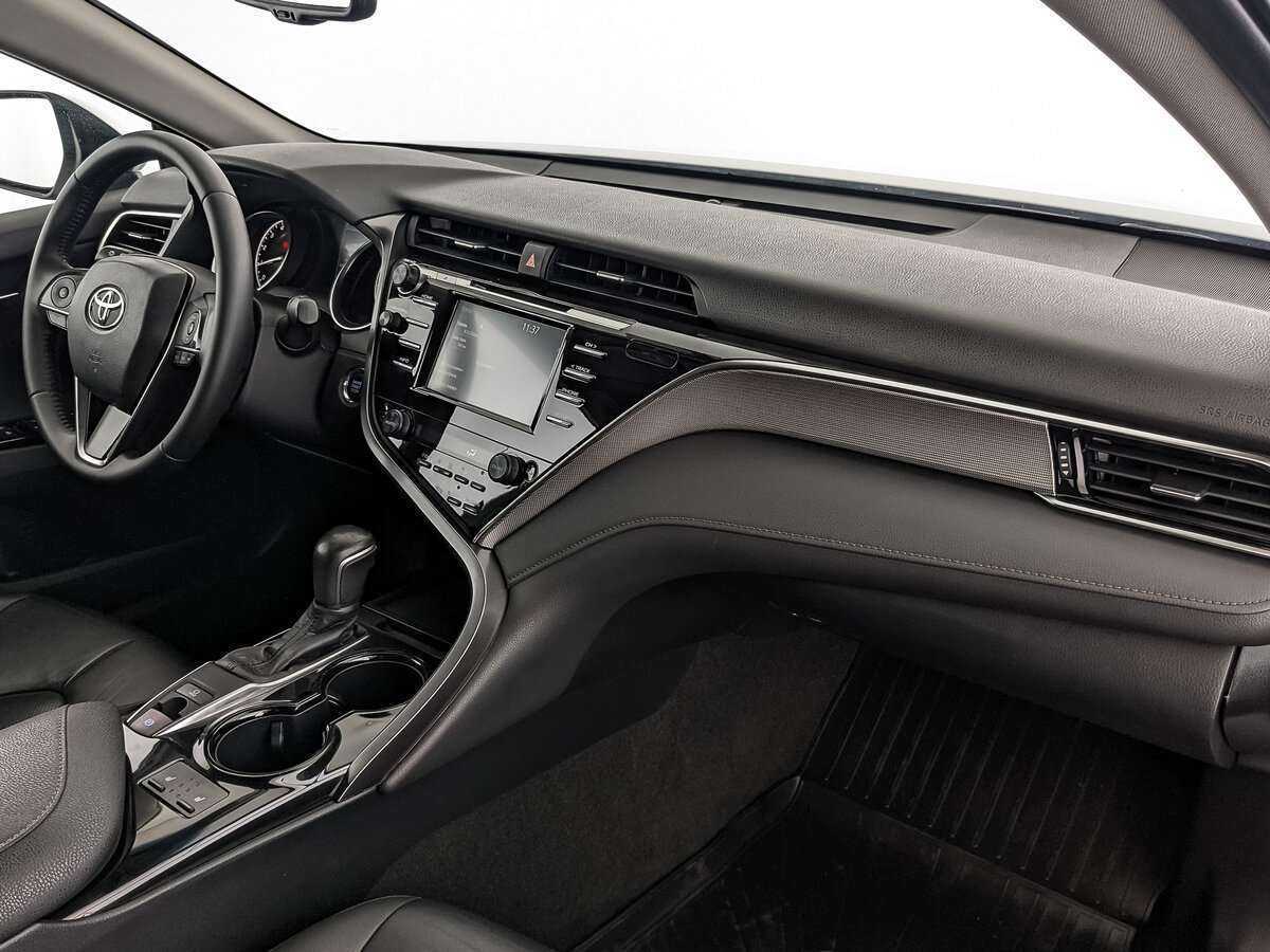 Toyota Camry с пробегом — 2020 год. Фото: #12