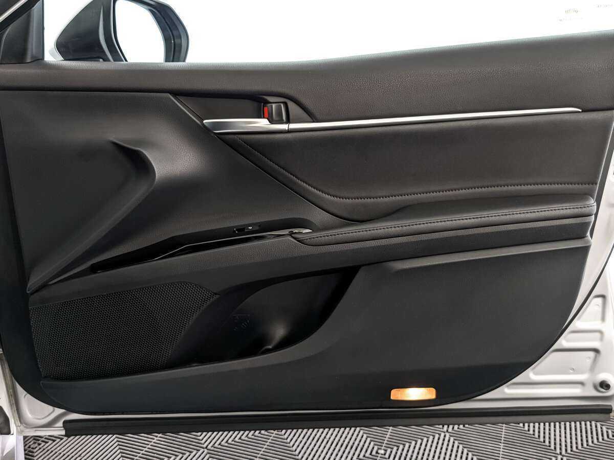 Toyota Camry с пробегом — 2020 год. Фото: #24