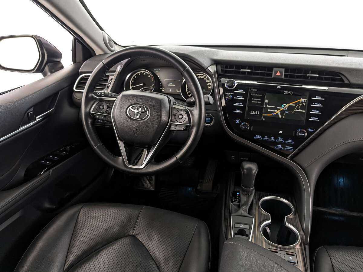 Toyota Camry с пробегом — 2018 год. Фото: #16