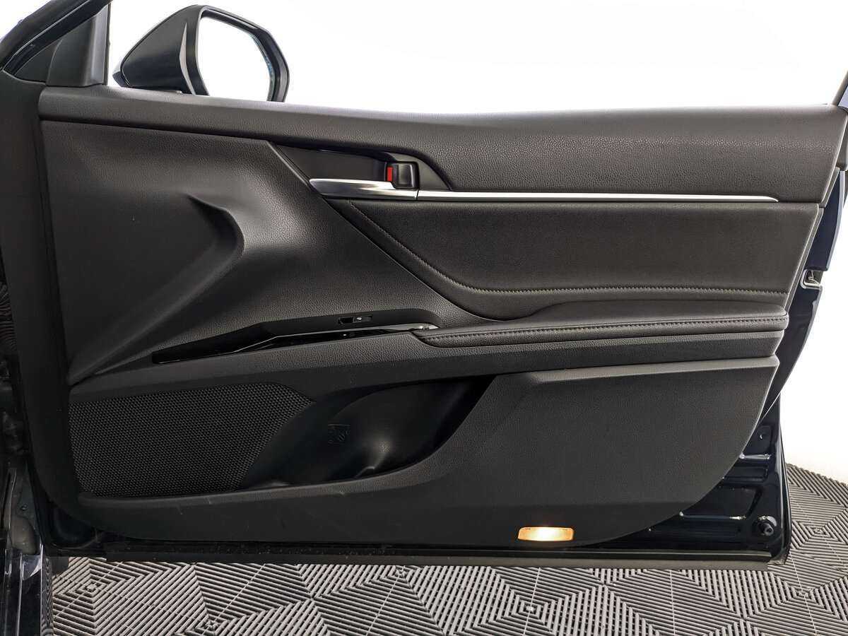 Toyota Camry с пробегом — 2018 год. Фото: #20