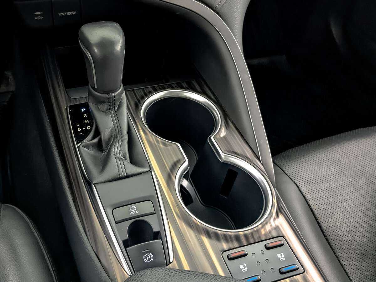 Toyota Camry с пробегом — 2018 год. Фото: #21