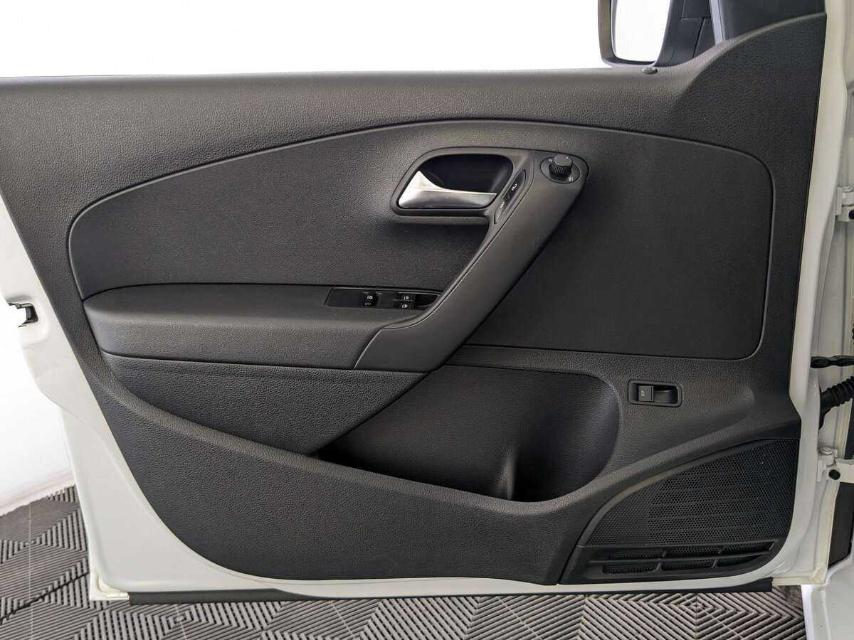 Volkswagen Polo с пробегом — 2018 год. Фото: #18