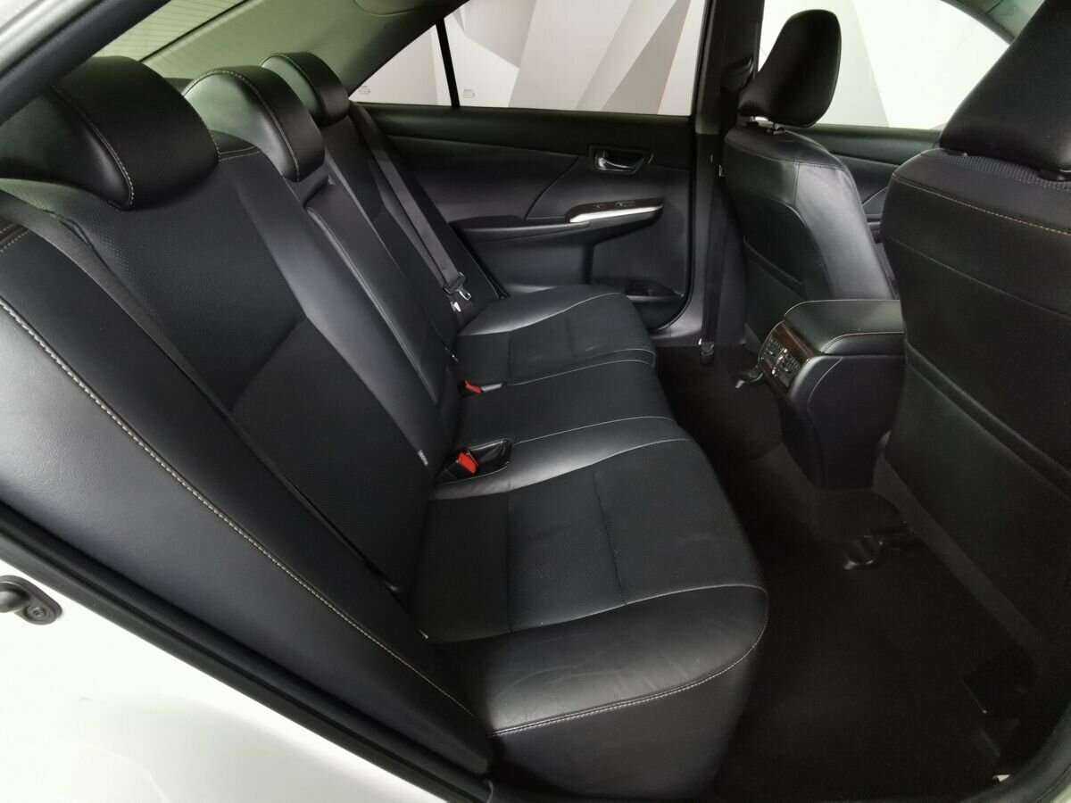 Toyota Camry с пробегом — 2016 год. Фото: #10