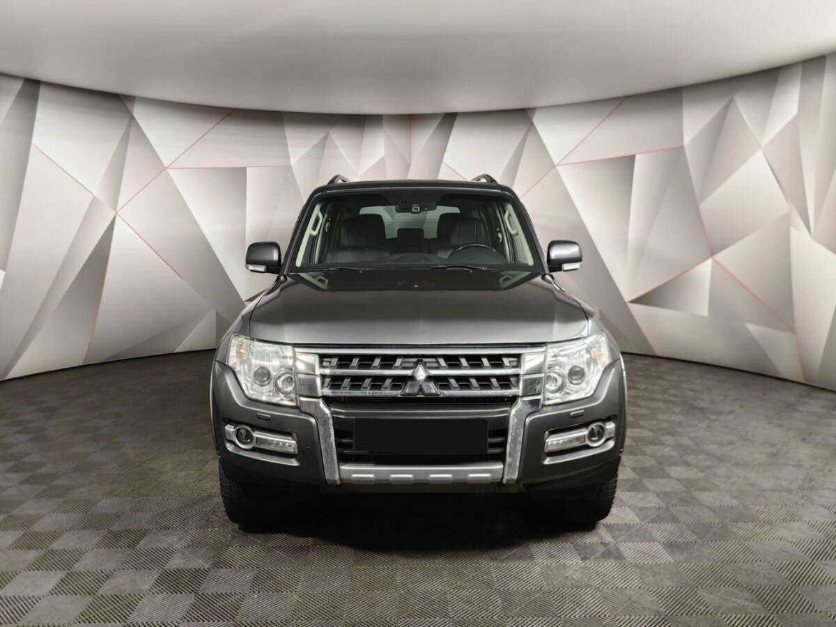 Mitsubishi Pajero с пробегом — 2015 год. Фото: #6