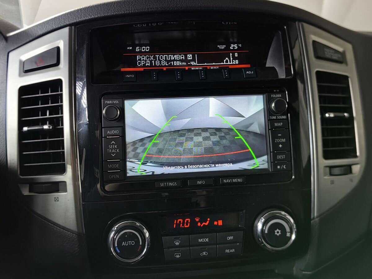 Mitsubishi Pajero с пробегом — 2015 год. Фото: #15