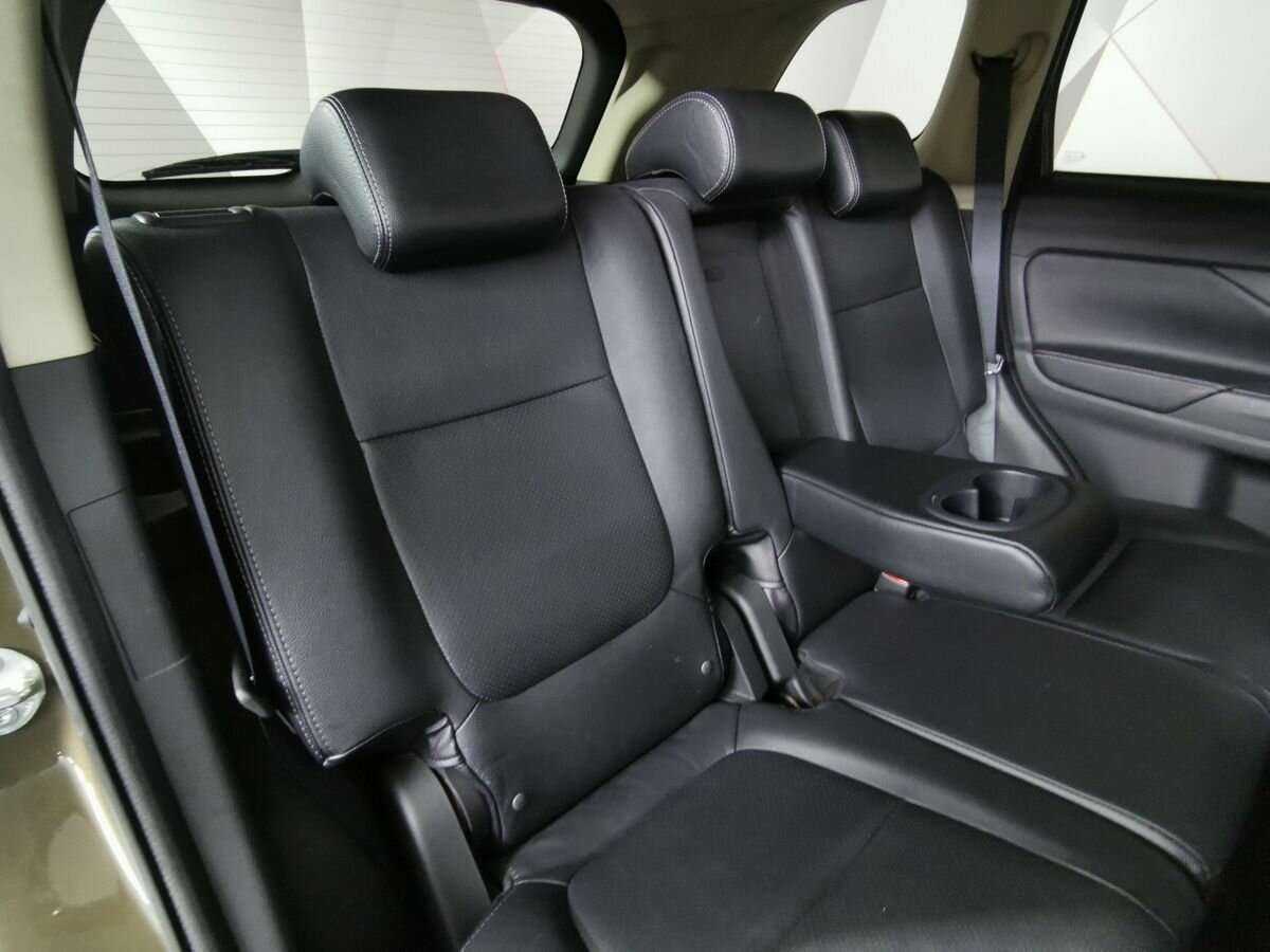 Mitsubishi Outlander с пробегом — 2018 год. Фото: #12